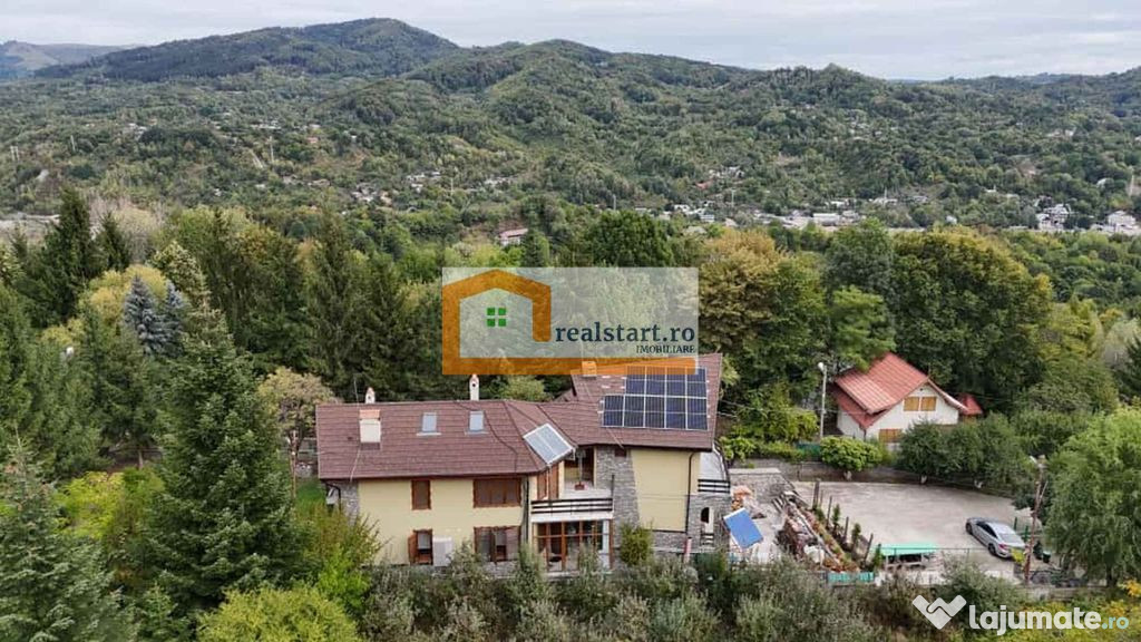 Vedere padure, panouri solare si fotovoltaice, pompa de c...