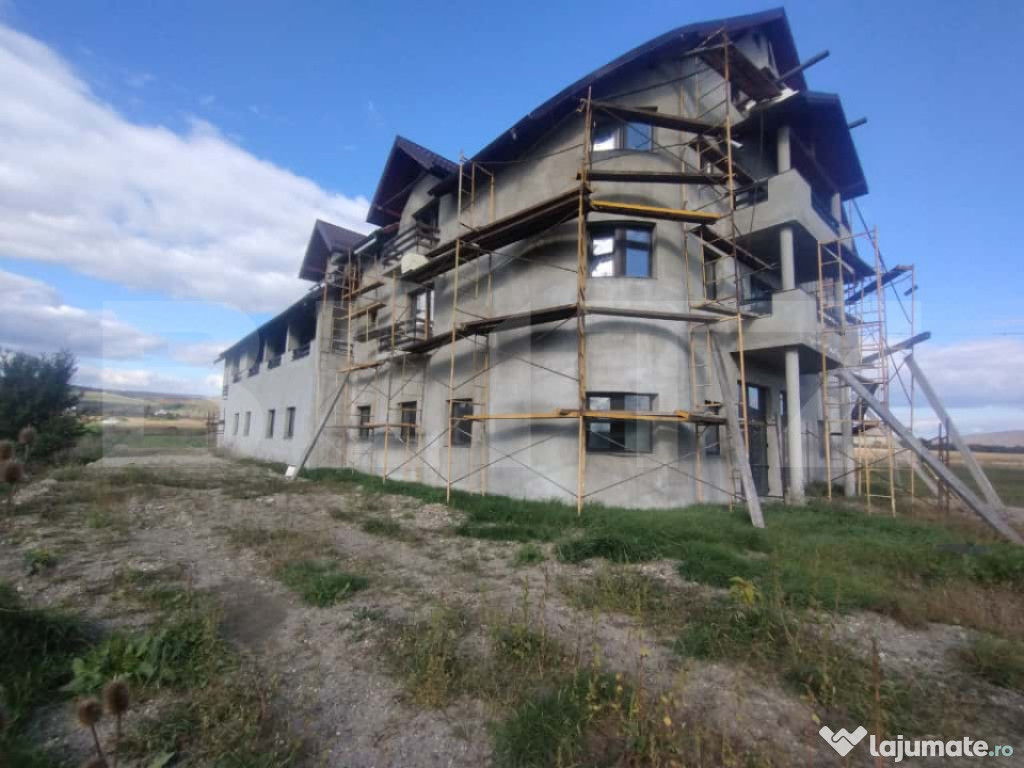 Cladire,Sala evenimente+camere de cazare 1400mp utili+ 11600