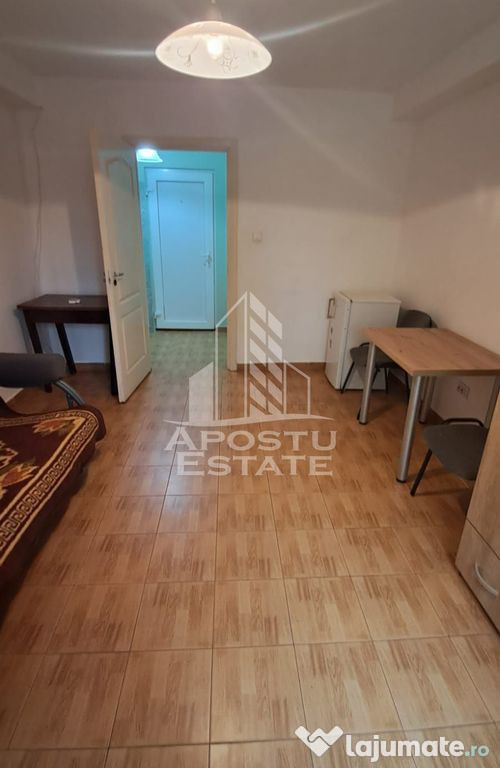 Garsoniera mare, aproape de noul UVT