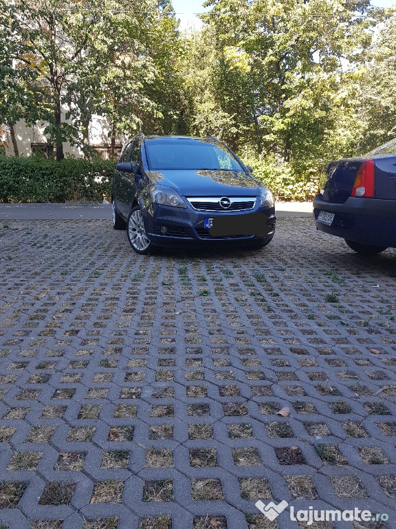 Vând Opel Zafira B