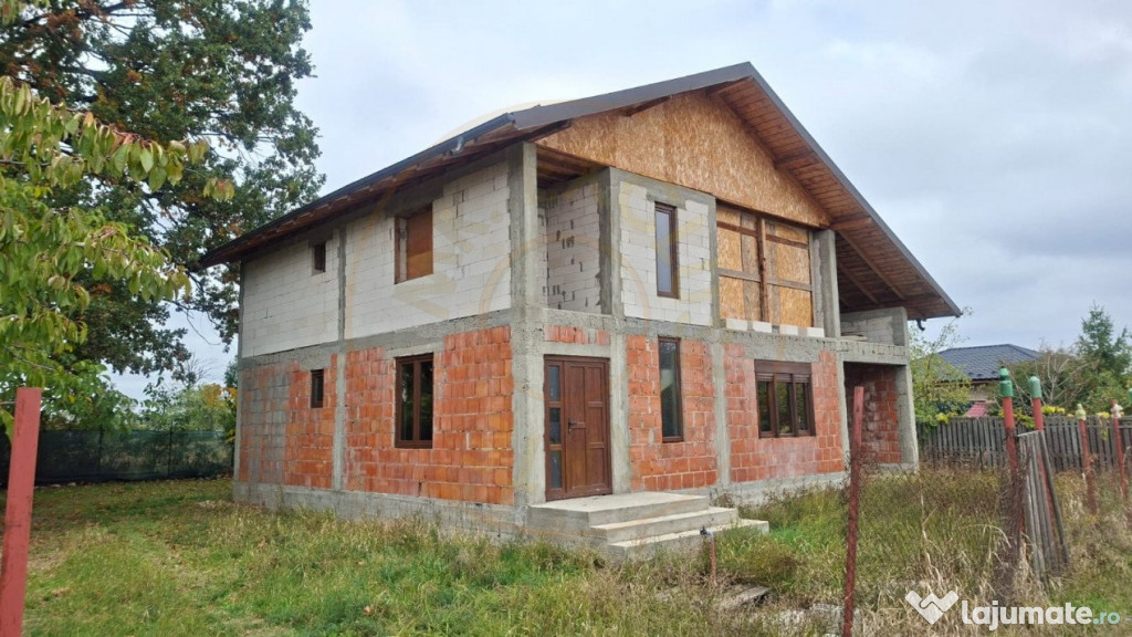 Casă Suseni-Cersani construcție solidă, teren 578 mp