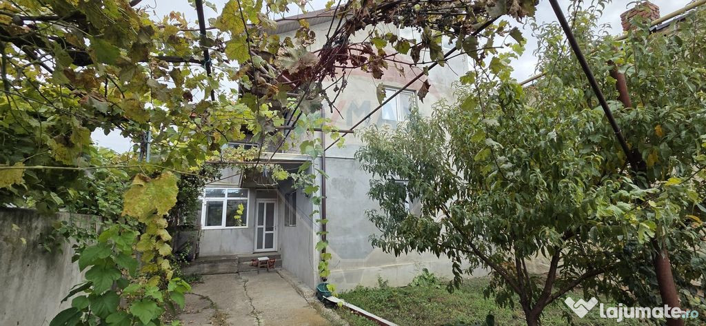 Casă / Vilă cu 5 camere de vânzare în zona Obor