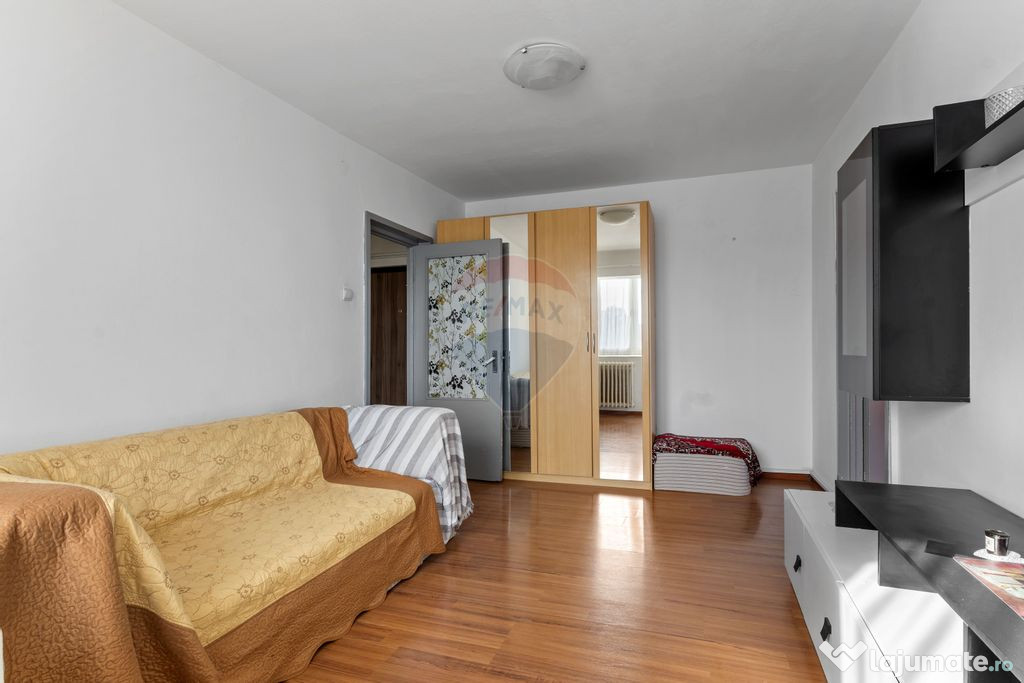 Apartament cu 3 camere de inchiriat- zona Vlaicu
