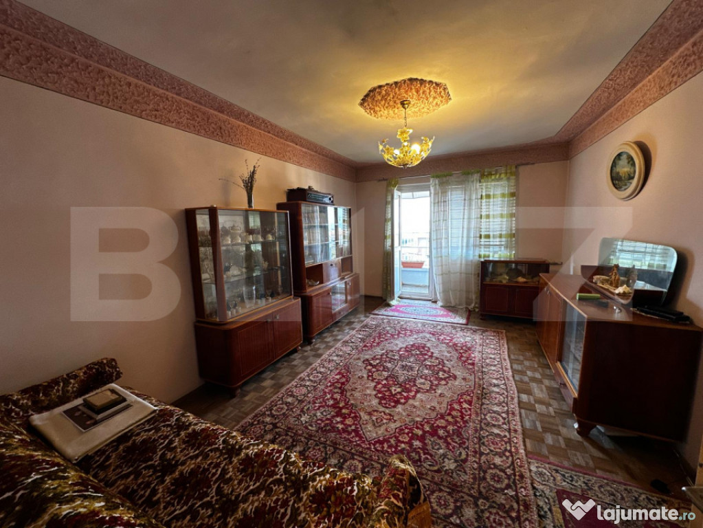 Apartament 3 camere decomandate, 72 mp, zona Craiovita Noua