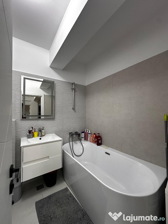 Apartament modern 3 camere, 2 băi, 2 locuri parcare–Strada Leordeni