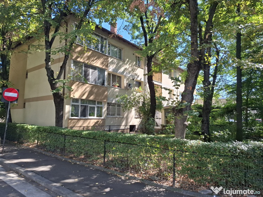 Proprietar,apartament 3 cam in Vila Pajura,str.Presei,renovat,et.2