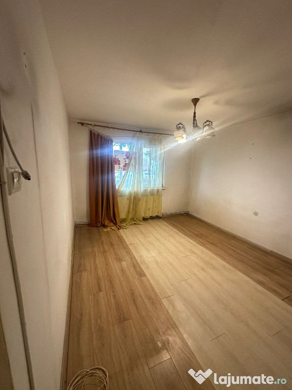 Apartament cu 2 camere, semidecomandat - zona Bartolomeu