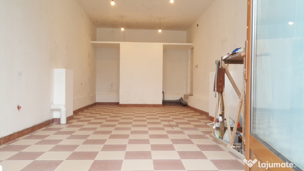 SPATIU COMERCIAL 50 m.p, stradal, la 100 m de Spital Judetean