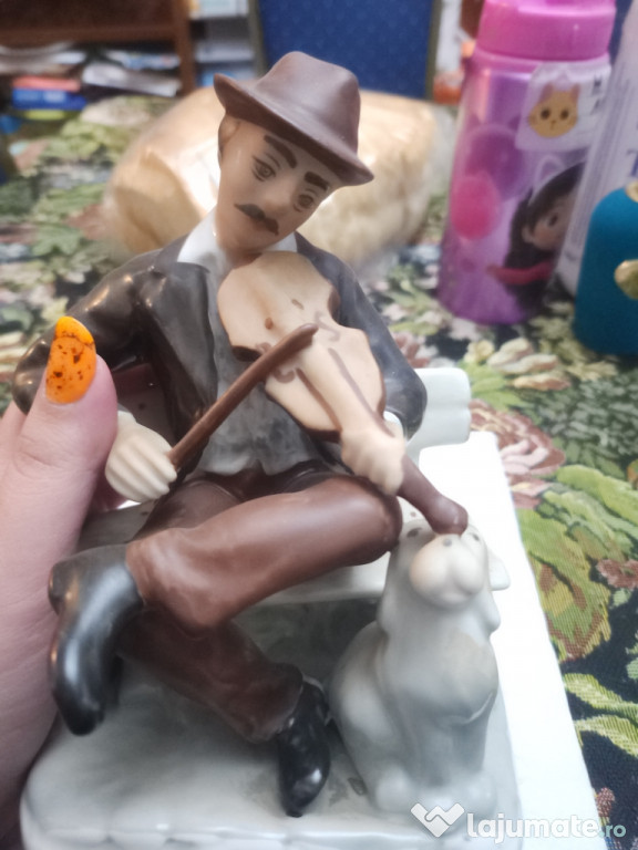 Figurina din porțelan
