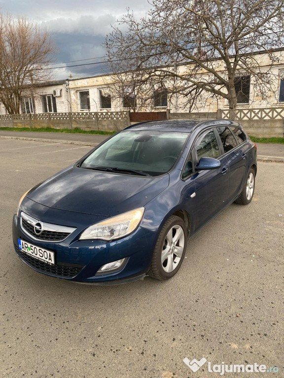 Vând Opel Astra J 2011
