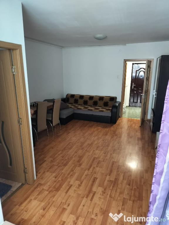 Garsoniera decomandat - zona Noua