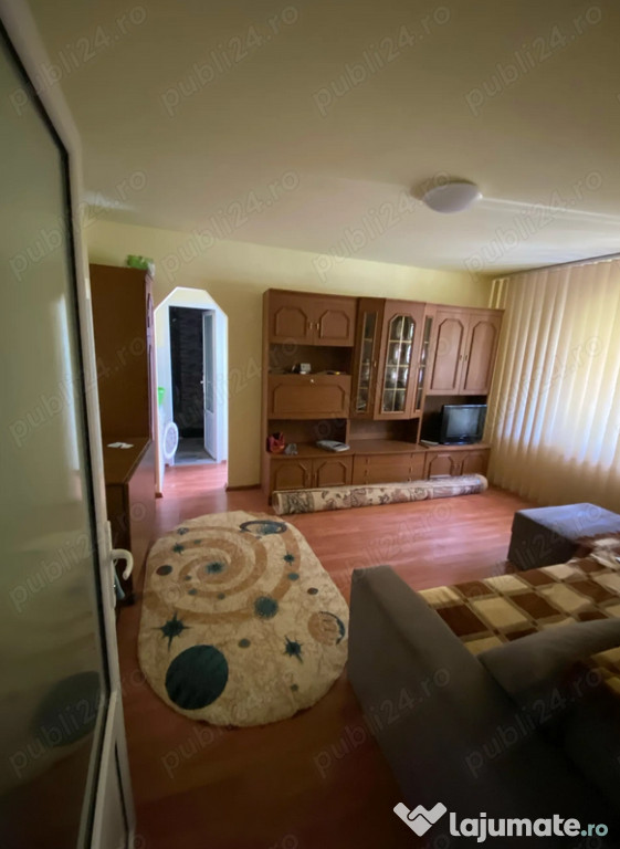 Apartament 2 camere, semidecomandat - zona Centru Civic