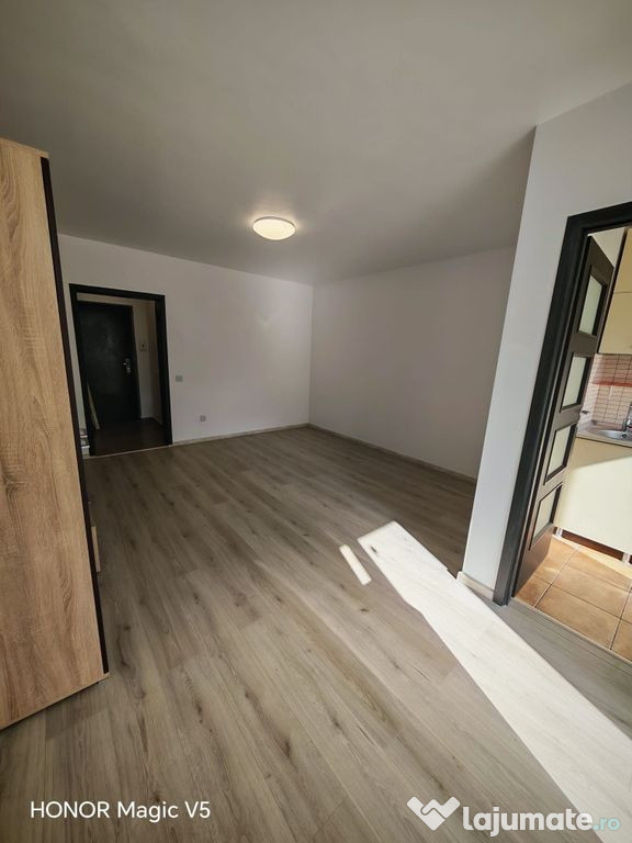 Garsoniera renovata Metrou Aparatorii Patriei Str Emil Ra...