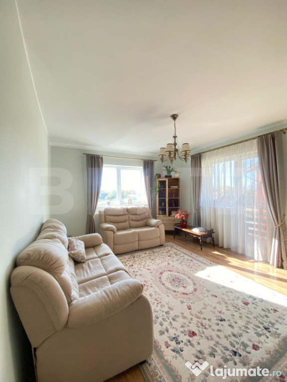 Apartament cu 3 camere și 2 băi, decomandat cu 104 mp în