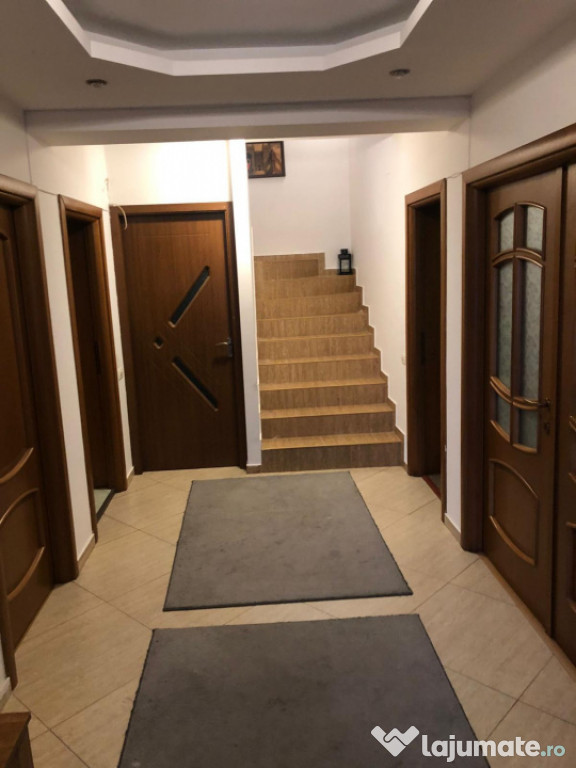Casa de vanzare 4 dormitoare, living, 2 bai, bucatarie etc