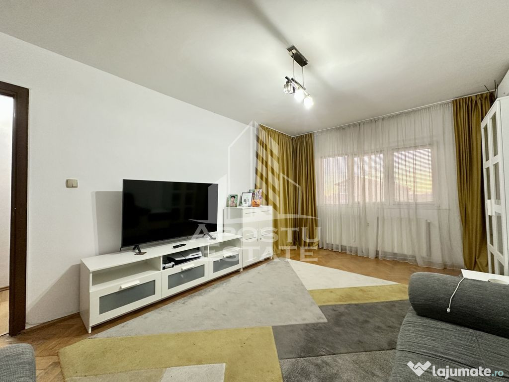 Apartament cu 3 camere, decomandat, Lipovei
