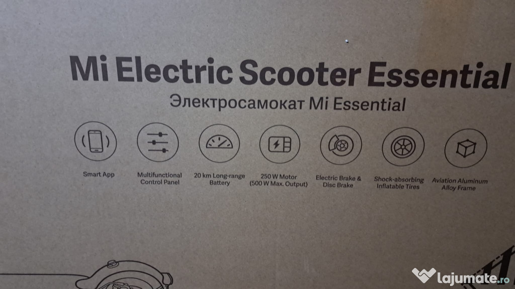 Vând trotineta Xiaomi esential