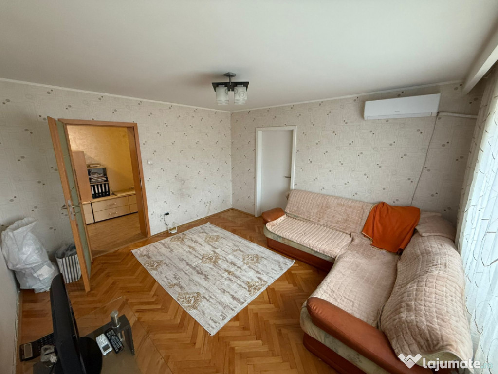 Apartament 2 camere, Str. Traian , 51mp, utilat, cu mansard?
