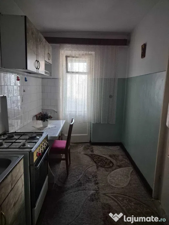 Apartament Cu 3 Camere Decomandate Zona Marasesti