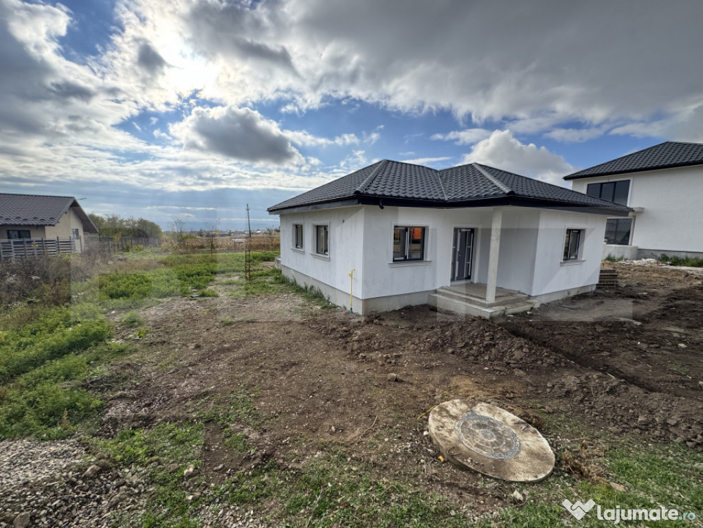 Casa parter , 81 mp utili , terasa + carport , zona Plopeni