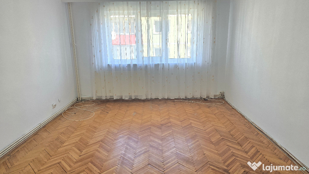 Vand apartament 3 camere decomandat, in Deva cu GARAJ sub bloc si BOXA