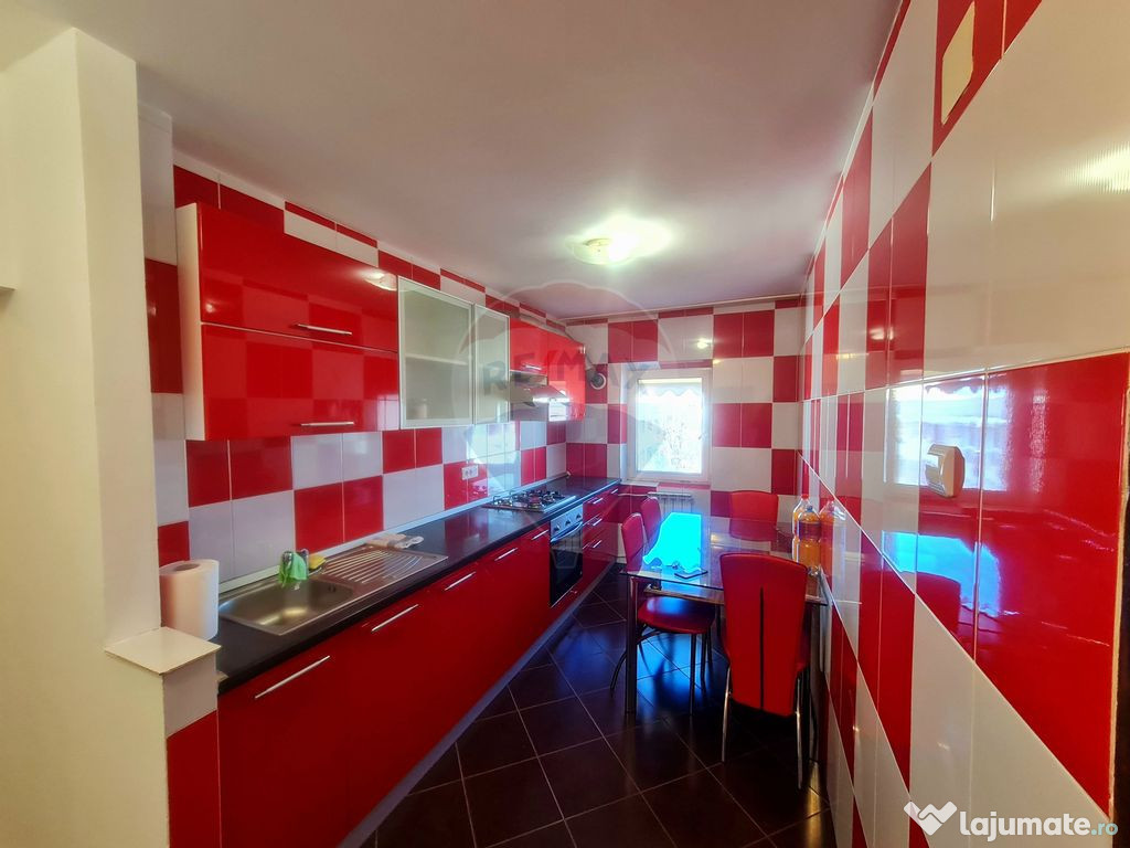 Apartament cu 3 camere de închiriat în zona Central