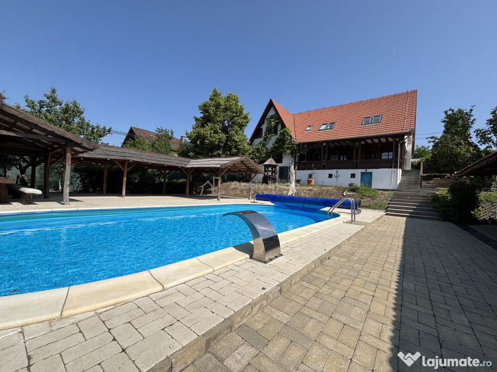 Proprietate de patrimoniu pe malul lacului Paleu - Teren...