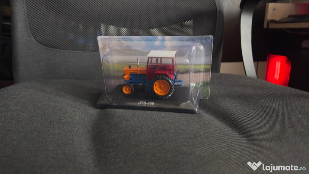 Machetă tractor românesc UTB 650