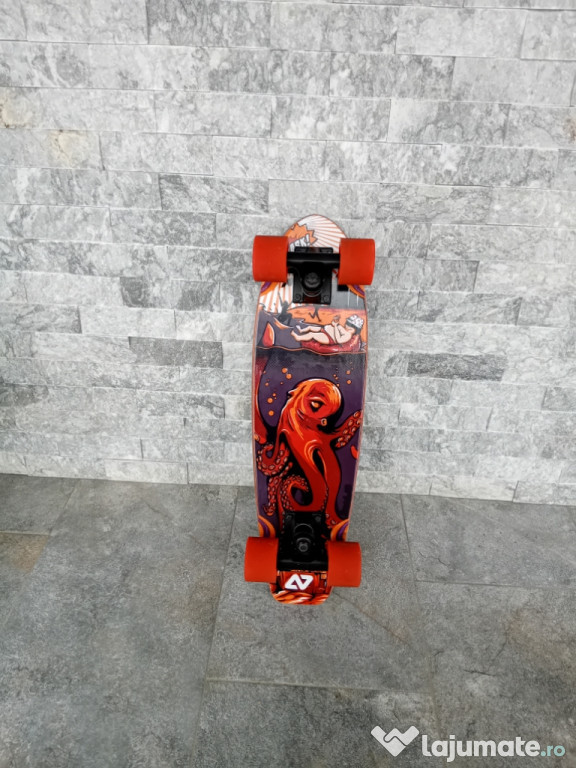Cruiser Skateboard cu design Octopus – stare excelentă!