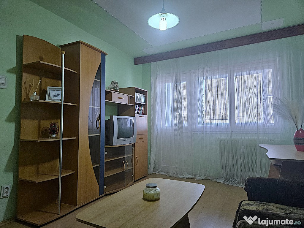 Apartament de vanzare 3 camere decomandat, Cartier Aurel Vlaicu - Arad