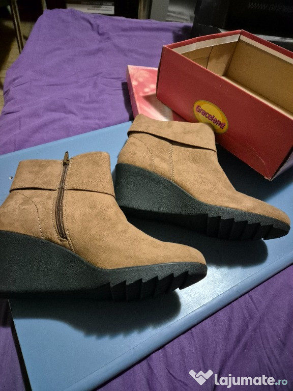 Ghete dama, Graceland, piele intoarsa imblanita, 42, noi