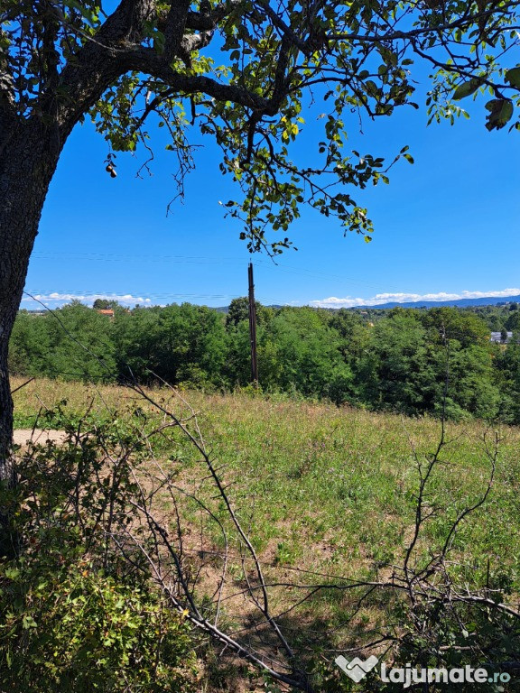 Teren intravilan în spatele Spitalului Județean Reșița