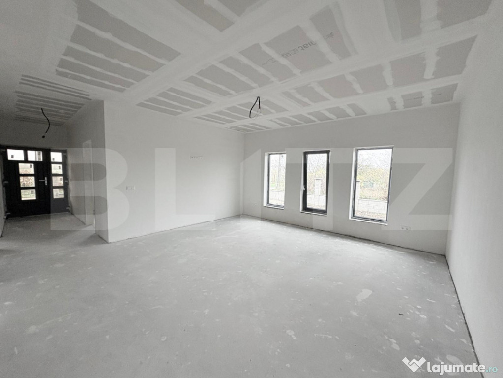 Casă de vânzare , 110 mp , teren 4,5 ari, zona Lazuri