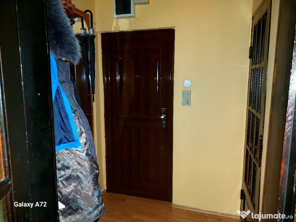 Ap de vinzare, 2 cam semidecomandat, zona Astra, Brasov