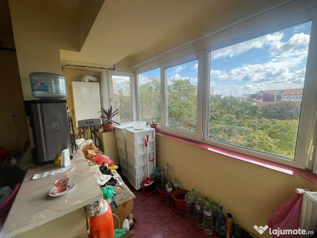 Apartament 3 camere decomandat Capital