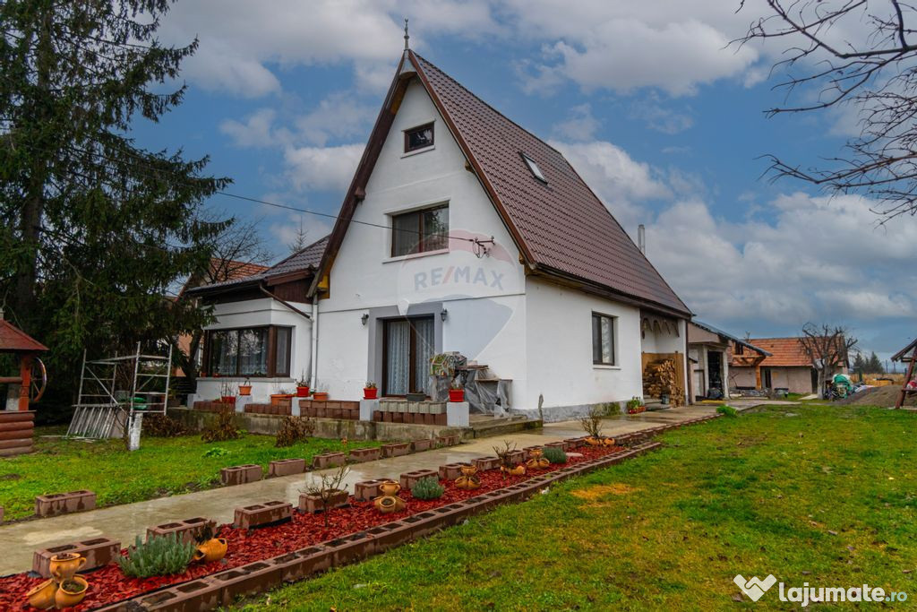 Vila cu 8 camere, 7150 mp teren intravilan I OZUN, COVASN...