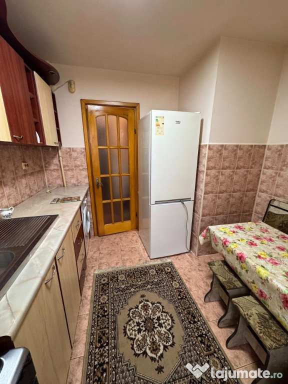 Vand apartament cu 2 camere parter