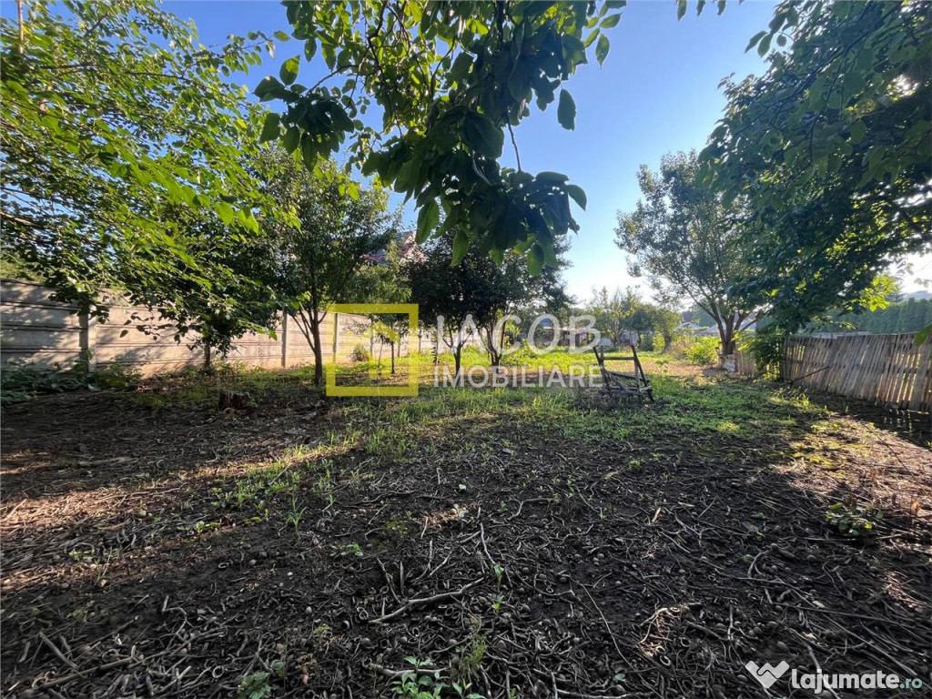 Teren intravilan 1010 mp cu casa batraneasca, magazie, beci,