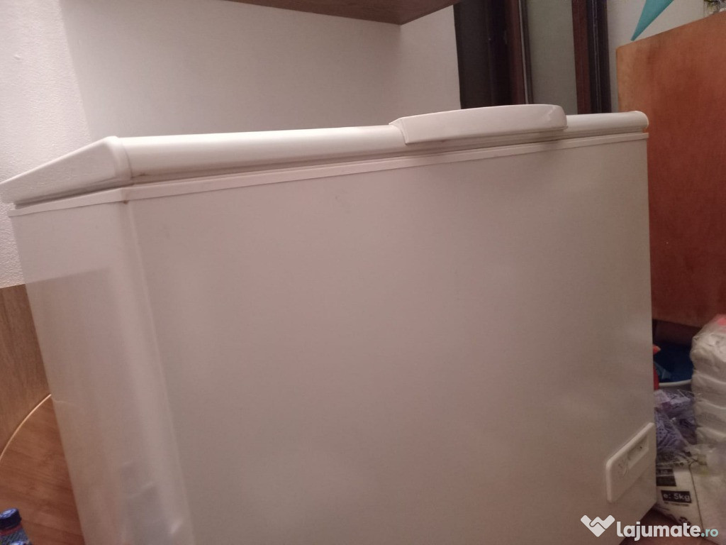 Vând lada frigorifica Zanussi