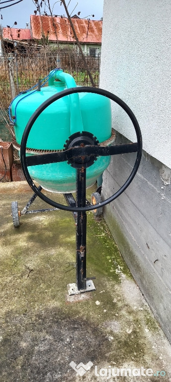 Inchiriez betoniera 180 L