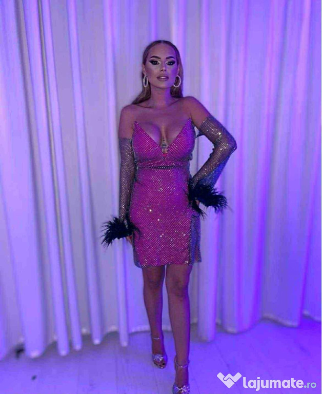 Rochie cu pene și paiete în stare impecabilă