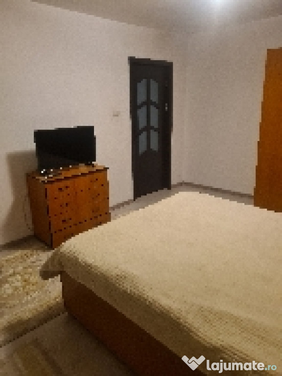 Inchiriez apartament 3 camere Tomis nord (peco omv)