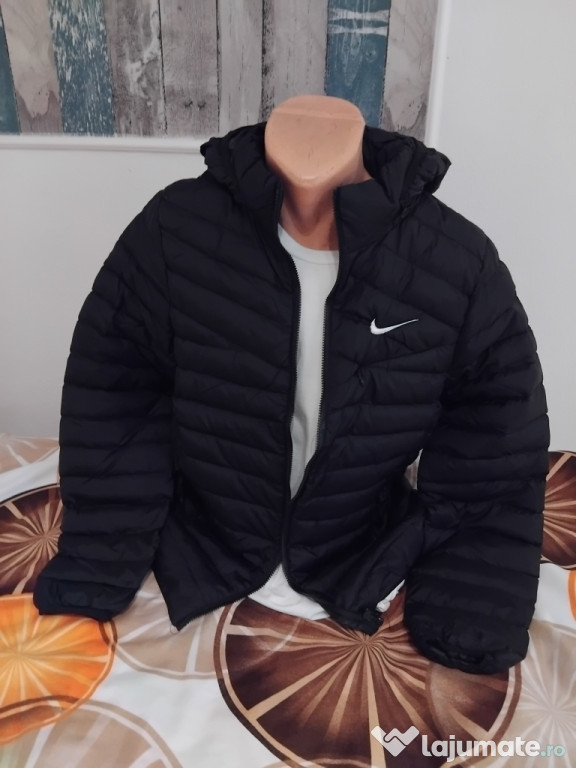Geaca baieti/ barbati de la Nike.