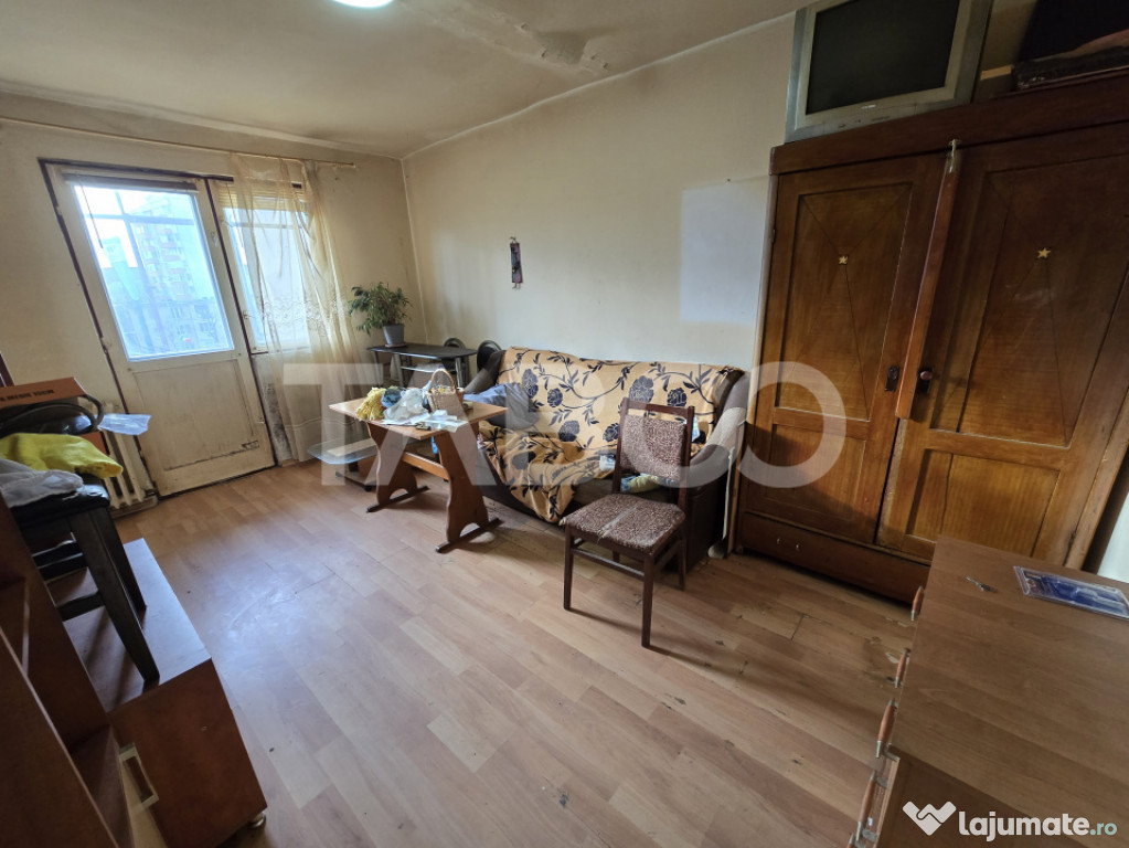 Garsoniera decomandata de vanzare pivnita balcon Vasile Aaro