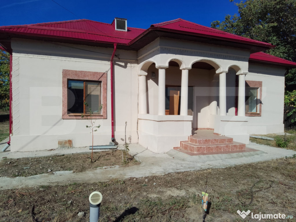 Casa renovata in Piscu Sadovei, 70 mp utili, 2200 mp curte