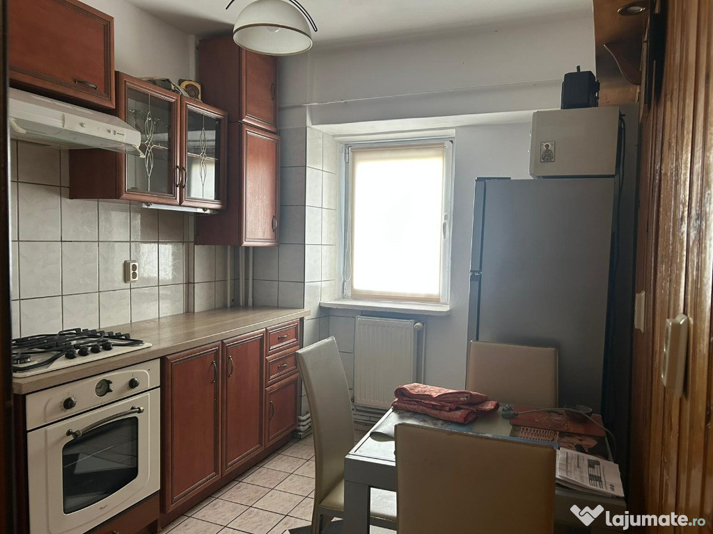 3 camere Gara Bacinshi,etaj intermediar,două băi