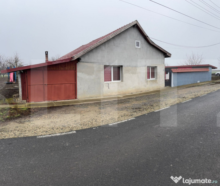 Casa in Iratosu cu teren, apa curentă, centrală termica ,