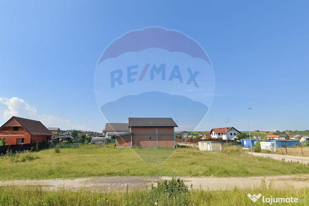 Teren intravilan cu dublu front stradal I Poiana Craitelo...