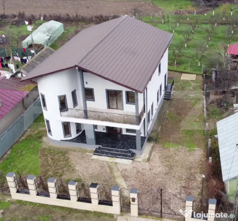 Liniște, spațiu și eleganță – casă superbă lângă