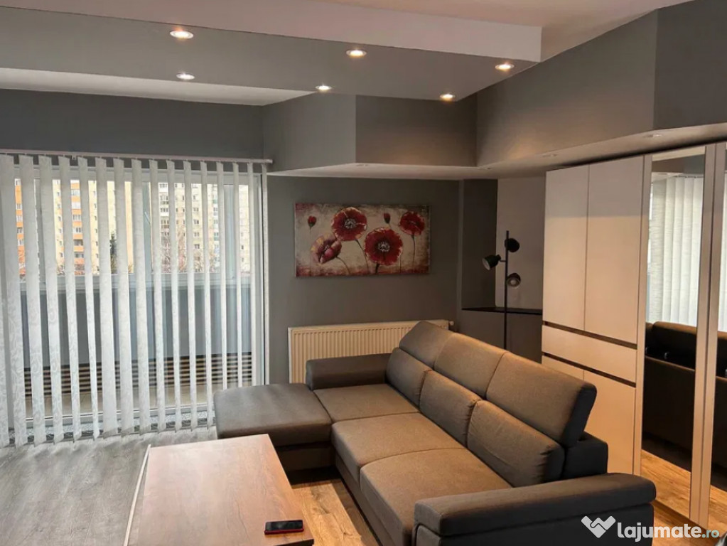 Apartament 3 camere, decomandat - zona Centru Civic